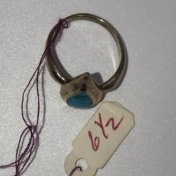 Turquoise Teardrop and Silver Ring, Size 6 1/2 - Picture 4 of 16